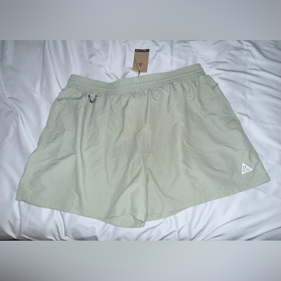 Nike ACG Women's Shorts Size XXL - Picture 1 of 6